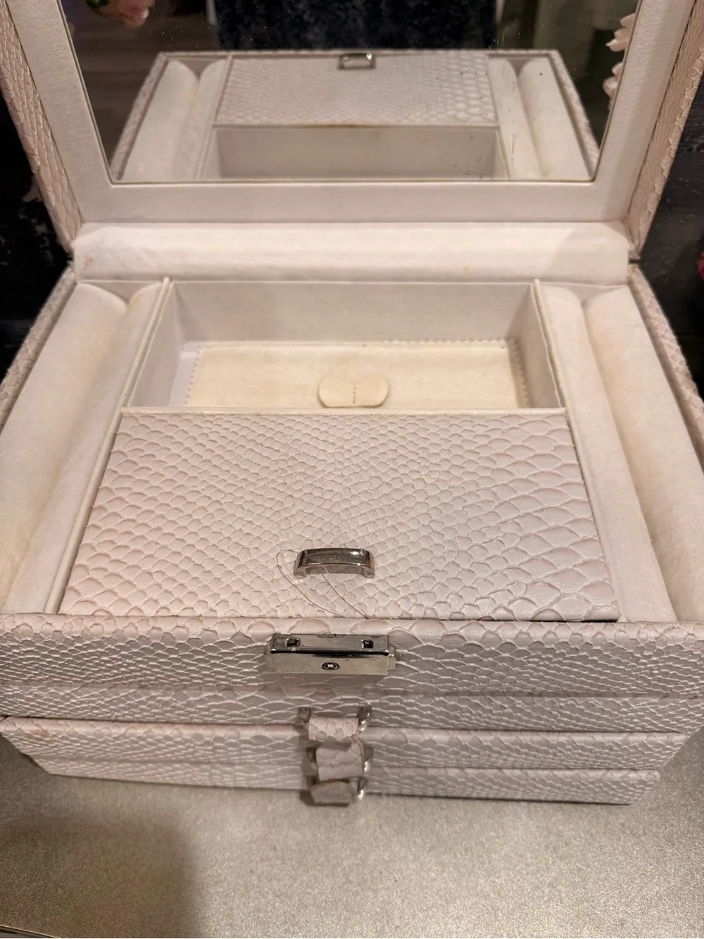Premium Cream Jewelry Organizer Box with Faux Snakeskin Texture